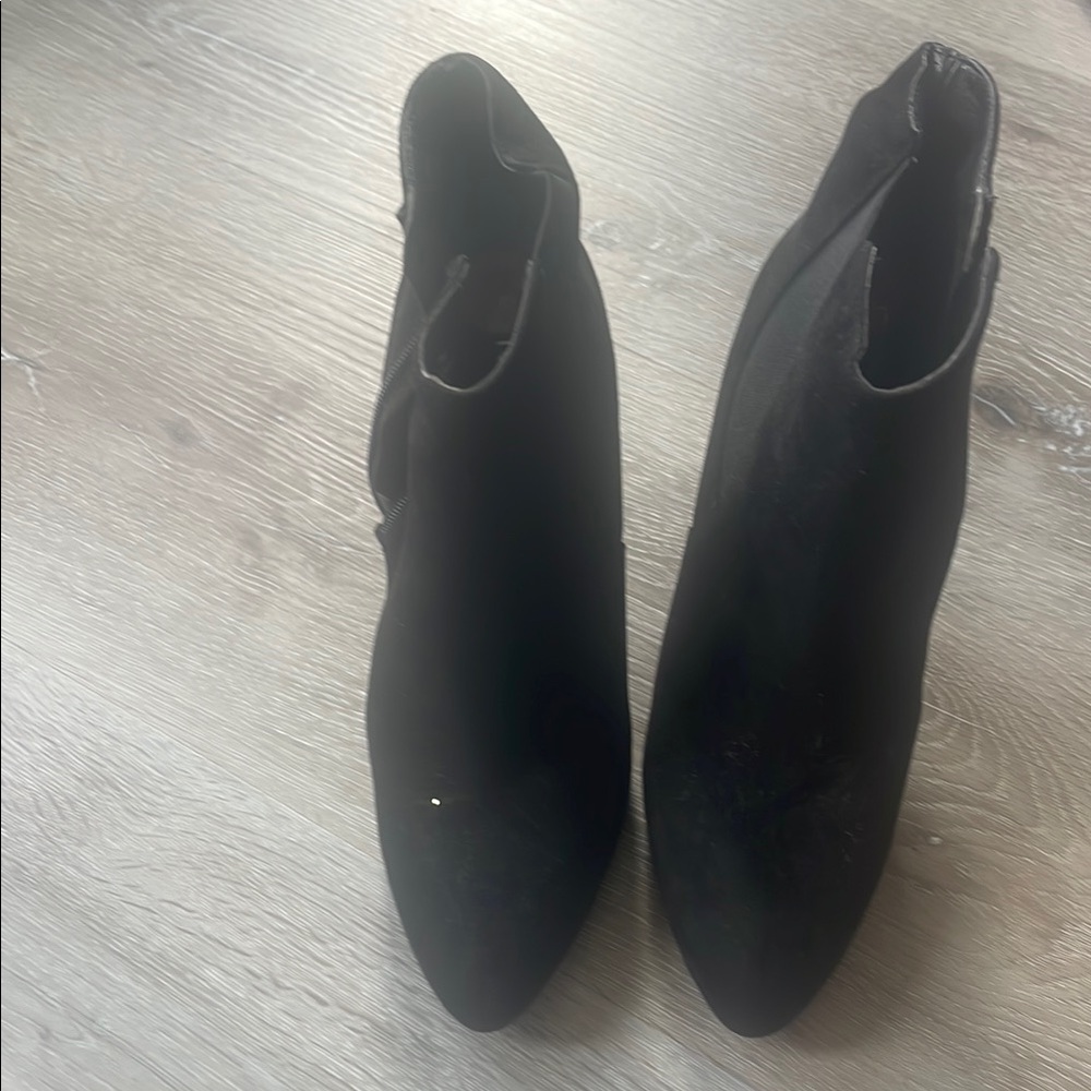 Nine West Black Ankle Booties Sleek and Stylish